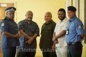 Dignitaries and Police present during community meeting at Hanaubada village. 